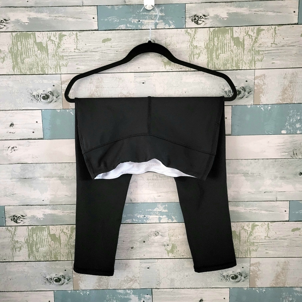 Marika | Women's Carrie Slim Fit Capri Legging | EUC | Medium